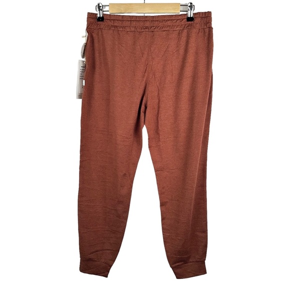VUORI Performance Jogger in Marsala - Picture 6 of 11